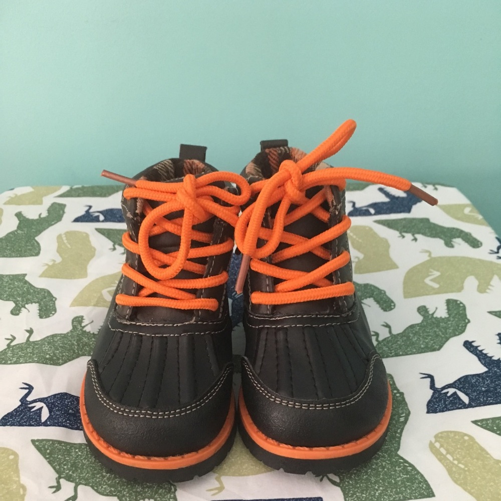 NWOT TKS Boy’s Brown Snow Boots- Sz 6